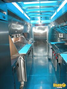 2005 18' Gourmet Kitchen All-purpose Food Truck Concession Window California Gas Engine for Sale