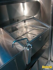 2005 18' Gourmet Kitchen All-purpose Food Truck Insulated Walls California Gas Engine for Sale