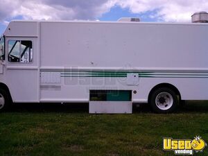 2005 20' Diesel Step Van Kitchen Food Truck All-purpose Food Truck Removable Trailer Hitch Missouri Diesel Engine for Sale