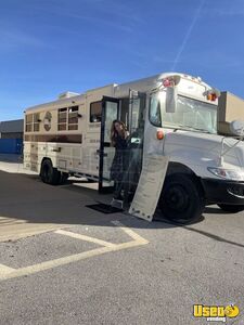 2005 300 Mobile Hair & Nail Salon Truck Air Conditioning Indiana Diesel Engine for Sale