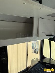2005 300 Mobile Hair & Nail Salon Truck Backup Camera Indiana Diesel Engine for Sale
