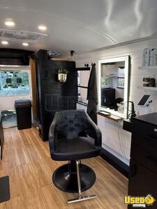2005 300 Mobile Hair & Nail Salon Truck Breaker Panel Indiana Diesel Engine for Sale