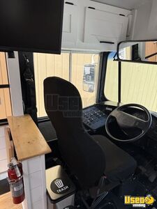 2005 300 Mobile Hair & Nail Salon Truck Floor Drains Indiana Diesel Engine for Sale