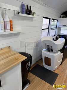 2005 300 Mobile Hair & Nail Salon Truck Fresh Water Tank Indiana Diesel Engine for Sale