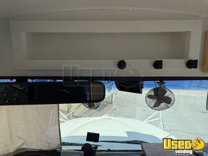 2005 300 Mobile Hair & Nail Salon Truck Insulated Walls Indiana Diesel Engine for Sale