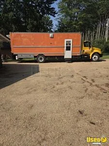 2005 4300 Kitchen Food Trailer Upright Freezer Wisconsin Diesel Engine for Sale