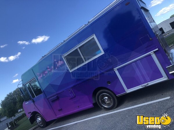 2005 All-purpose Food Truck All-purpose Food Truck Pennsylvania Diesel Engine for Sale