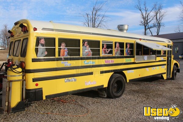 2005 Bustaurant Food Truck All-purpose Food Truck Indiana Diesel Engine for Sale