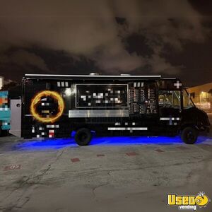 2005 Custom Chassis Forward Co All-purpose Food Truck Stainless Steel Wall Covers Florida Gas Engine for Sale