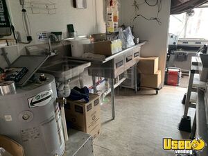 2005 Cw31442 All-purpose Food Truck Insulated Walls New Hampshire Gas Engine for Sale
