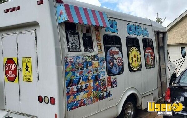 2005 E-350 Trans Star Ice Cream Truck Ice Cream Truck Texas Gas Engine for Sale