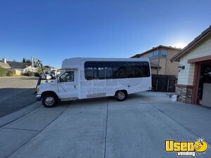 2005 E450 Mobile Boutique Cabinets California Gas Engine for Sale
