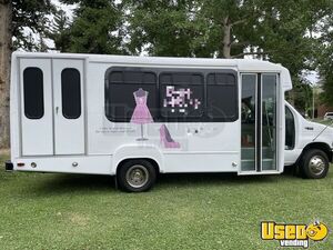 2005 E450 Mobile Boutique Open Signage California Gas Engine for Sale