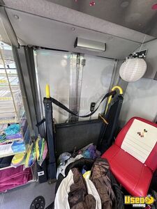 2005 E450 Mobile Hair & Nail Salon Truck 9 Ontario Diesel Engine for Sale