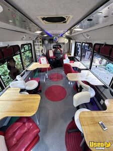 2005 E450 Mobile Hair & Nail Salon Truck Hand-washing Sink Ontario Diesel Engine for Sale