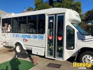 2005 E450 Pet Care / Veterinary Truck Air Conditioning California Gas Engine for Sale