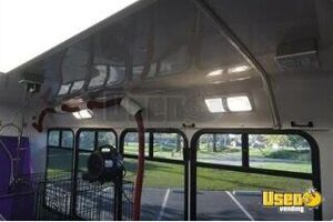 2005 E450 Pet Care / Veterinary Truck Anti-lock Brakes California Gas Engine for Sale
