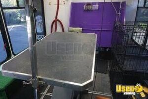 2005 E450 Pet Care / Veterinary Truck Electrical Outlets California Gas Engine for Sale