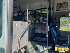 2005 E450 Pet Care / Veterinary Truck Exterior Lighting California Gas Engine for Sale