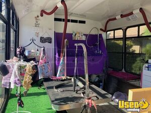 2005 E450 Pet Care / Veterinary Truck Sound System California Gas Engine for Sale
