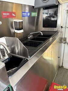 2005 Express All-purpose Food Truck Stainless Steel Wall Covers New York Gas Engine for Sale
