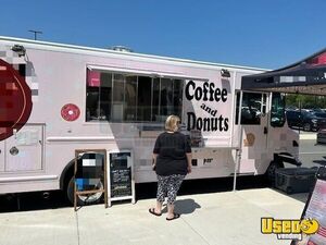 LOW MILES - Permitted 25'  2005 FORD F450 Turnkey Lil Orbits Mini-Donut / Coffee Truck for Sale in Tennessee!!!