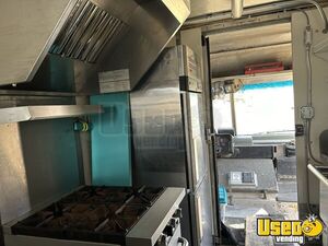 2005 Food Truck All-purpose Food Truck Diamond Plated Aluminum Flooring Minnesota Diesel Engine for Sale