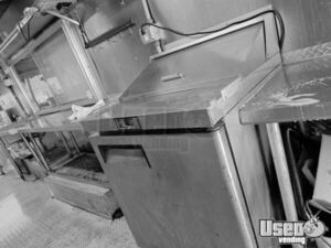 2005 Food Truck All-purpose Food Truck Diamond Plated Aluminum Flooring Minnesota Gas Engine for Sale