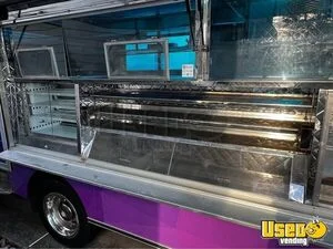 2005 Food Truck All-purpose Food Truck Diamond Plated Aluminum Flooring New Jersey Diesel Engine for Sale