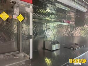 2005 Food Truck All-purpose Food Truck Food Warmer Pennsylvania Gas Engine for Sale