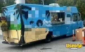 2005 Kitchen Food Truck All-purpose Food Truck Insulated Walls Georgia Diesel Engine for Sale