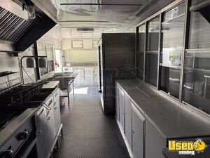 2005 L9500 Kitchen Food Trailer Propane Tank Maine Diesel Engine for Sale