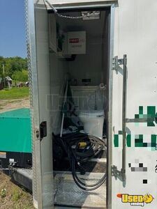 2005 L9500 Kitchen Food Trailer Stainless Steel Wall Covers Maine Diesel Engine for Sale