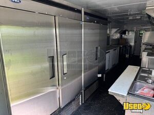2005 L9500 Kitchen Food Trailer Upright Freezer Maine Diesel Engine for Sale