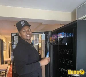 2005 Lcm1 Automatic Products Snack Machine 5 Massachusetts for Sale