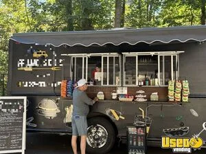 2005 M Line W Body Style Sn All-purpose Food Truck Concession Window Connecticut Diesel Engine for Sale