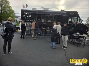 2005 M Line W Body Style Sn All-purpose Food Truck Stainless Steel Wall Covers Connecticut Diesel Engine for Sale