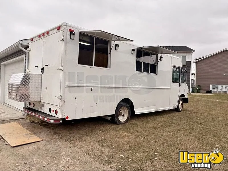 2005 Mt45 All-purpose Food Truck Alberta Diesel Engine for Sale