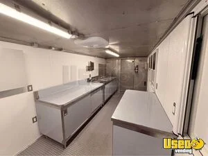 2005 Mt45 All-purpose Food Truck Diamond Plated Aluminum Flooring Alberta Diesel Engine for Sale