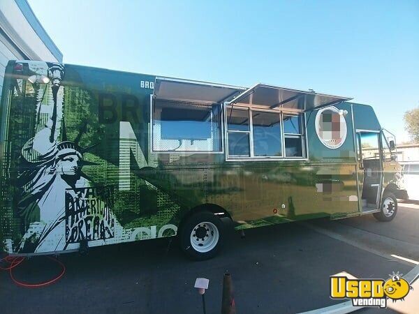 2005 Mt45 Kitchen Food Truck All-purpose Food Truck Colorado Diesel Engine for Sale