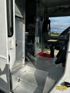 2005 Mt45 Step Van Kitchen Food Truck All-purpose Food Truck Cabinets Florida Diesel Engine for Sale