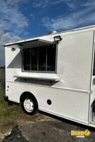 2005 Mt45 Step Van Kitchen Food Truck All-purpose Food Truck Concession Window Florida Diesel Engine for Sale