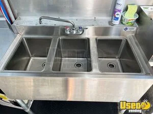 2005 Mt45 Step Van Kitchen Food Truck All-purpose Food Truck Fryer New York Diesel Engine for Sale