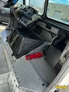 2005 Mt45 Step Van Kitchen Food Truck All-purpose Food Truck Stainless Steel Wall Covers Florida Diesel Engine for Sale
