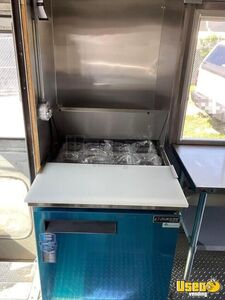 2005 Mt45 Step Van Kitchen Food Truck All-purpose Food Truck Surveillance Cameras Florida Diesel Engine for Sale