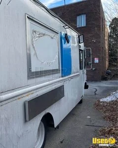 2005 P42 All-purpose Food Truck Concession Window Wisconsin Diesel Engine for Sale