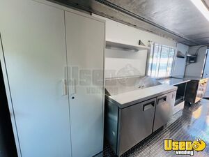 2005 P42 All-purpose Food Truck Diamond Plated Aluminum Flooring Tennessee Diesel Engine for Sale