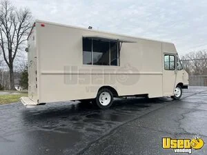 2005 P42 All-purpose Food Truck Stainless Steel Wall Covers Tennessee Diesel Engine for Sale