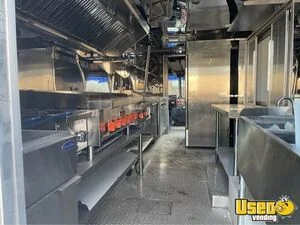 2005 P42 All-purpose Food Truck Stainless Steel Wall Covers Wisconsin Diesel Engine for Sale