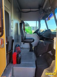 2005 P42 Kitchen Food Truck All-purpose Food Truck Backup Camera Florida Diesel Engine for Sale